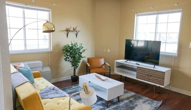 Sleepover: Central 1BD/1BA - Downtown Wichitan