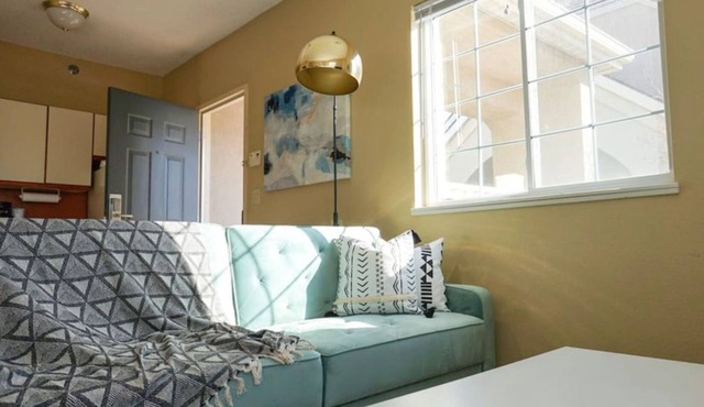 Sleepover: Cheerful Studio - Downtown Wichita