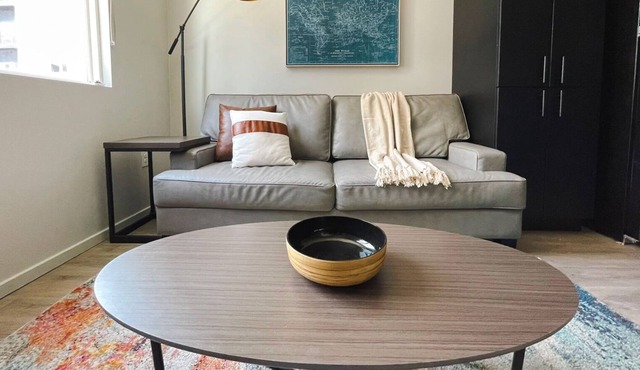 Sleepover: Comfortable 1BD/1BA + Gym - Downtown Omaha