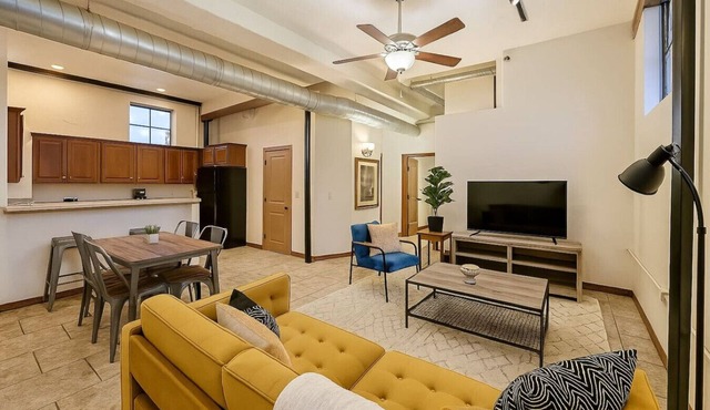 Sleepover | Ideal 2BD/1BA Condo - Downtown SGF