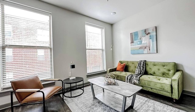 Sleepover | Lavish 1BD/1BA + Gym - Little Rock