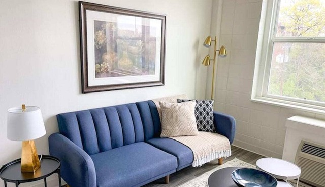 Sleepover: Marvelous 1BD/1BA + Gym - Downtown Cincinnati