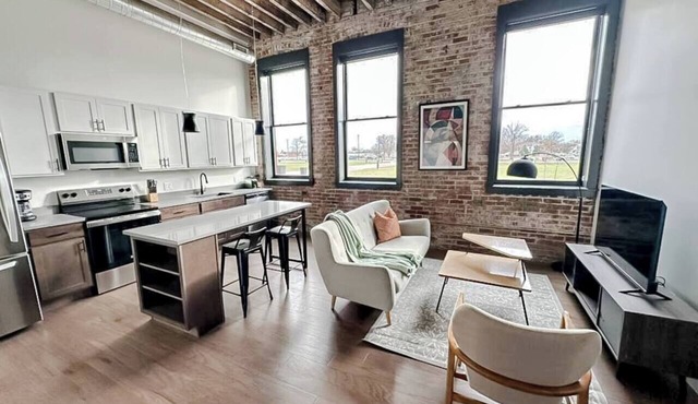 Sleepover | Modern 1BD/1BA Loft - Newton
