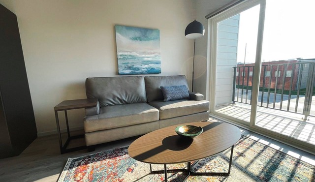 Sleepover: Outstanding 1BD/1BA + Gym - Downtown Omaha