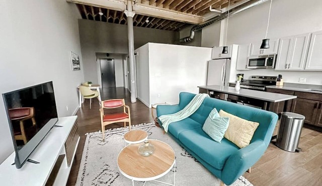 Sleepover | Radiant 1BD/1BA Loft - Newton