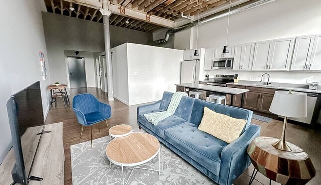 Sleepover | Spacious 1BD/1BA Loft - Newton