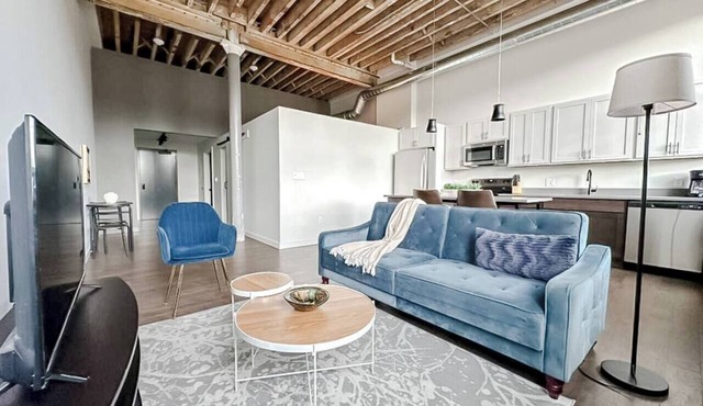 Sleepover | Stylish 1BD/1BA Loft - Newton