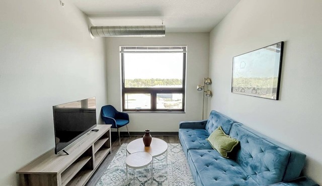 Sleepover | Superior 1BD/1BA - Des Moines