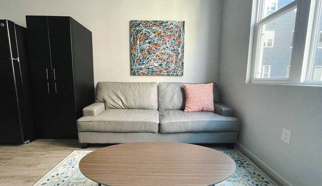Sleepover: Superior 1BD/1BA + Gym - Downtown Omahan
