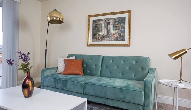 Sleepover | Upscale 1BD/1BA +Balcony - OKC