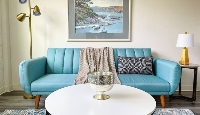 Sleepover | Vibrant 1BD/1BA + Gym - Cincinnati