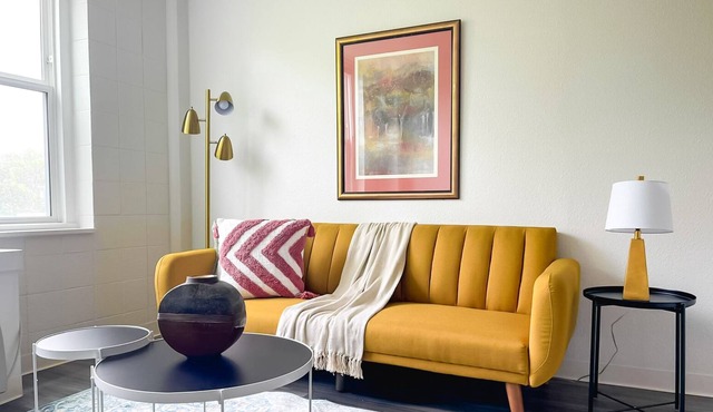 Sleepover: Vivid 1BD/1BA + Gym - Downtown Cincinnati