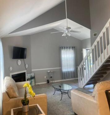 Sleeps 10!**10Min DT Chas/5Min Airport!