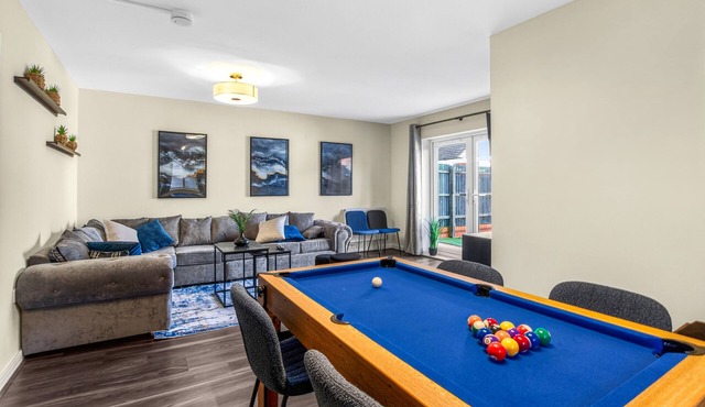 Sleeps 10 | 1GB Wi-Fi | Pool/TT Table | Parking