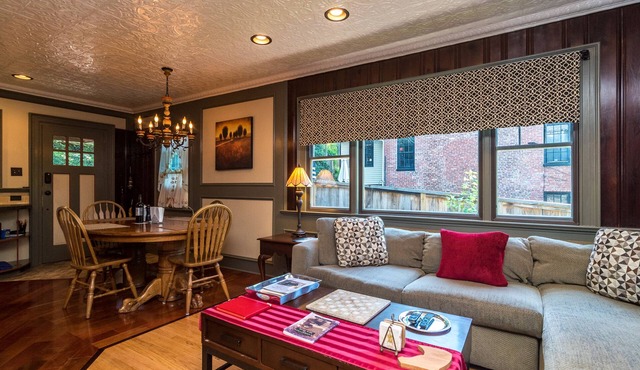 Sleeps 10 - 3 bedroom house all to yourself