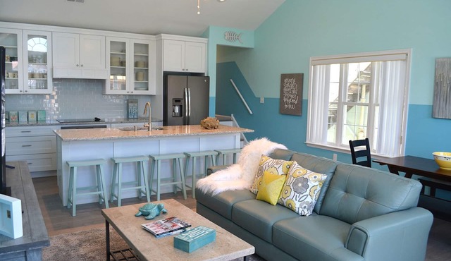 Sleeps 10 - 3 bedroom, 2 bath, beach chairs, tags, very close to beach/boardwalk