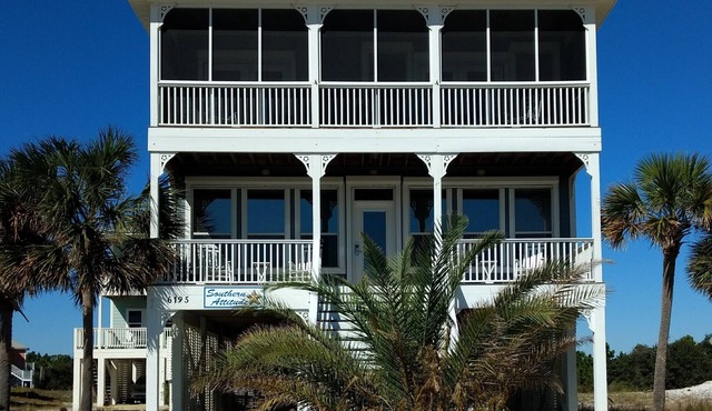 Sleeps 10: 3 King/2 Bunk, Steps to Beach, Wagons & Beach Paraphernalia Included