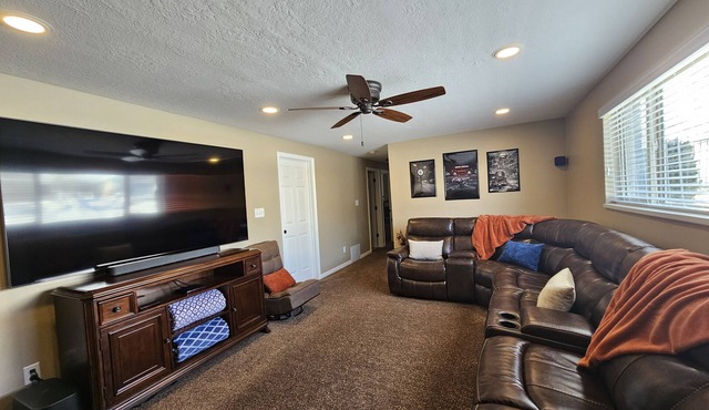 Sleeps 10, 4 Bedroom 2 Bath