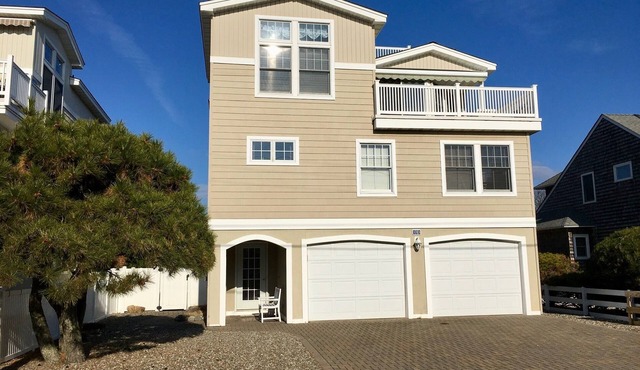 Sleeps 10 - 4 Bed, 3 Bath on Beach Block, Outdoor Kitchen & Entertainment Area