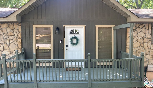 Sleeps 10, 5 Bedroom Home, Peaceful Neighborhood w/Community Pool Access