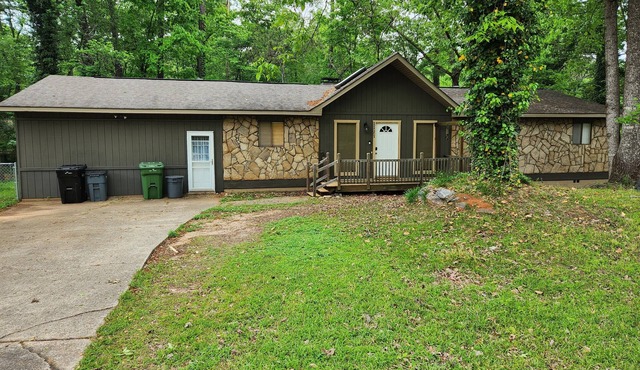 Sleeps 10, 5 Bedroom Home, Peaceful Neighborhood w/Community Pool Access