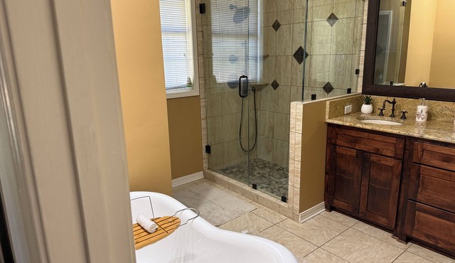 Sleeps 10 comfortably additional sleep space up to 4 temporary beds per request.