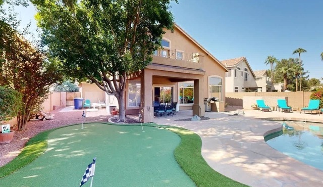 Sleeps 10! Heated Pool~Putt Putt~Dogs Welcome!