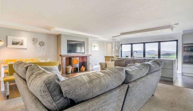 Sleeps 10 - Hot tub - Pool Table - Play Park