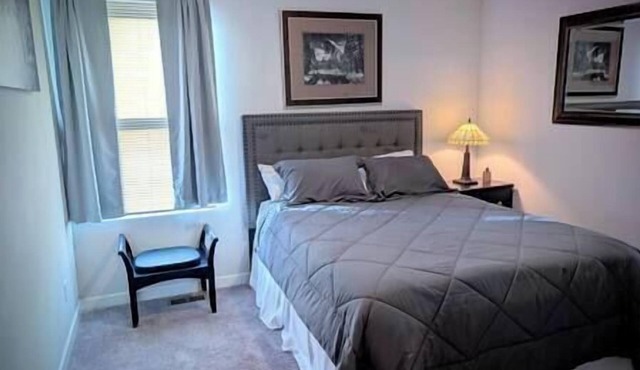 Sleeps 10, Perfect location, Comfortable and spotlessly clean!
