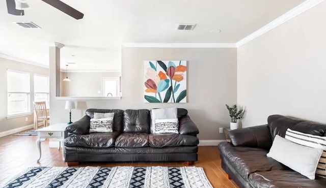 Sleeps 10*Pet Friendly*Kid Friendly*Near Dallas