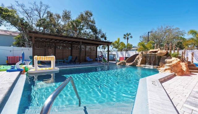 Sleeps 10 - Pool w/Slide - Games - 6 Min to IMG