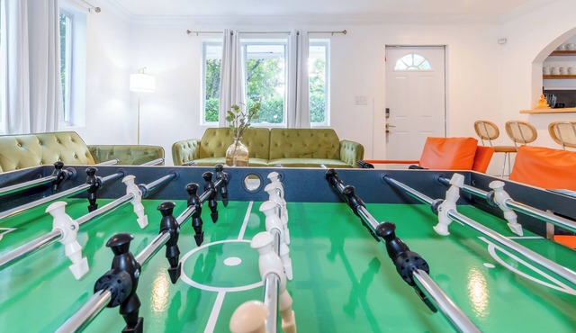 Sleeps 10 | Private Pool | Jacuzzi | BBQ | Games | Games