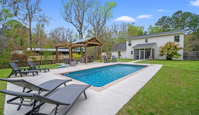 Sleeps 10 - Private Pool - Close to Folly & Kiawah