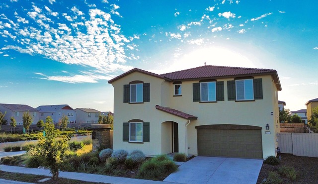 Sleeps ~10 -Roseville 5-Beds 3-Baths Family-Friendly Gem