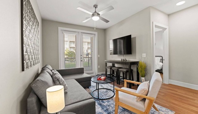 Sleeps 10 w/King Bed+Gym+Free Parking+Stockyards