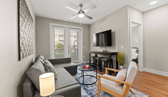 Sleeps 10 w/King Bed+Gym+Free Parking+Stockyards