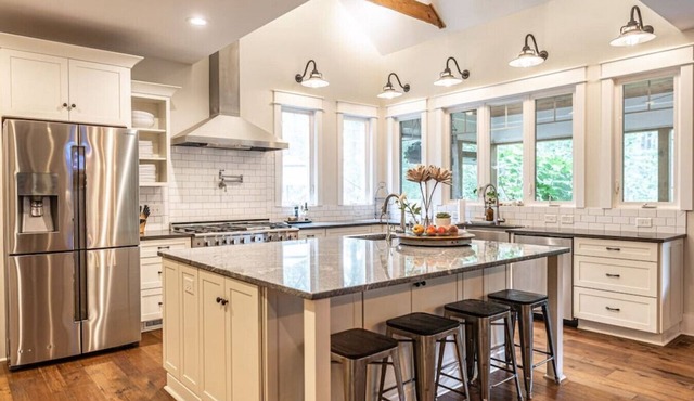 Sleeps 10! Whispering Pines