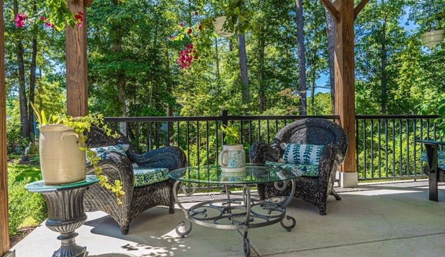 Sleeps 10! Whispering Pines Lakeside