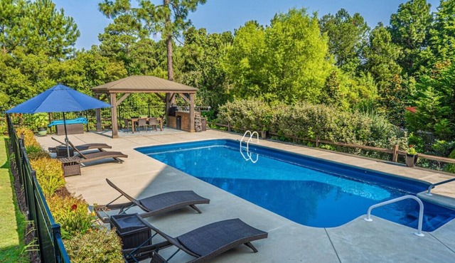 Sleeps 10! Whispering Pines w/ Private Pool!