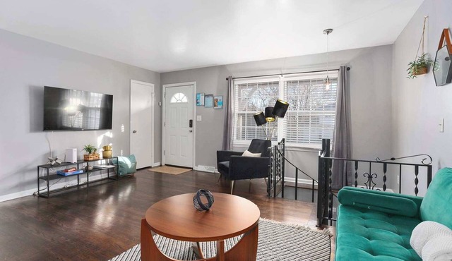 Sleeps 11|4BR+KingBeds|Fenced Yard+Pets+Shopping