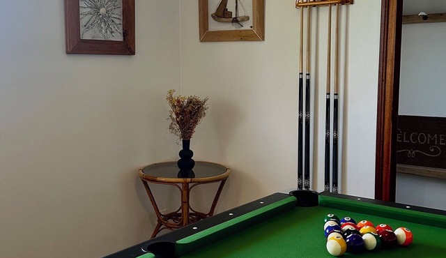 Sleeps 11, close to the sea