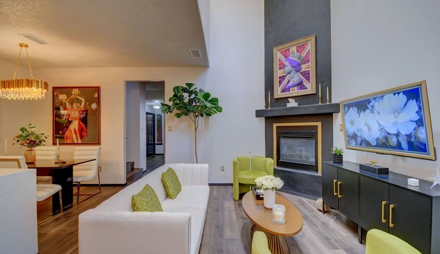 Sleeps 11! Mountain View’s. Fully renovated 4 Bedroom 3 Full Bathroom.