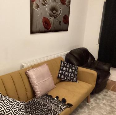 Sleeps 11 -Pets Ok - Private Garden - Free Parking