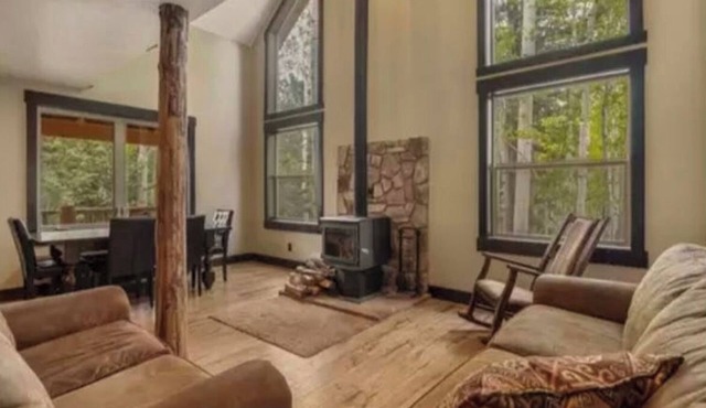 Sleeps 11 - Spacious cabin getaway 1-mile from Panguitch Lake