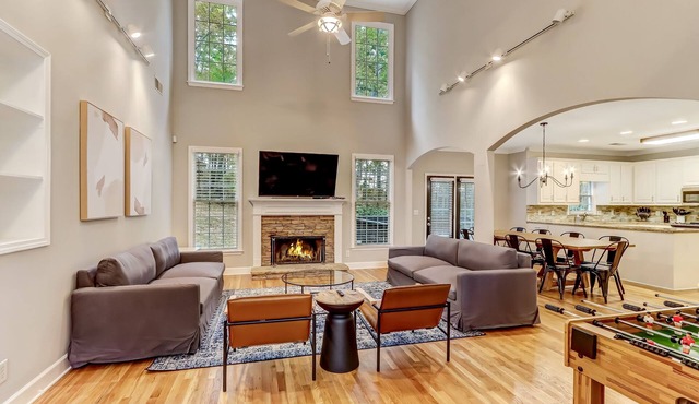 *Sleeps 11* Spacious Suwanee house with home gym