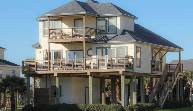 Sleeps 11 & steps to beach-Lil'TipSea Beach HousennSharennSave