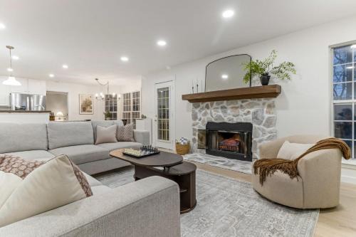 Sleeps 12 | 2 Kings w/Ping-Pong, Gym, Arcade, BBQ