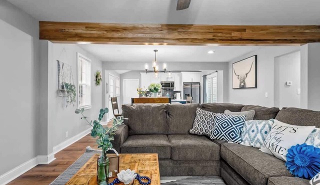 Sleeps 12 20 mins to GEHA/World Cup Large Home OP