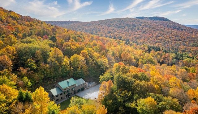 Sleeps 12 | 40 Private Acres | 10 Min Gore Mountain | 5BR Lodge