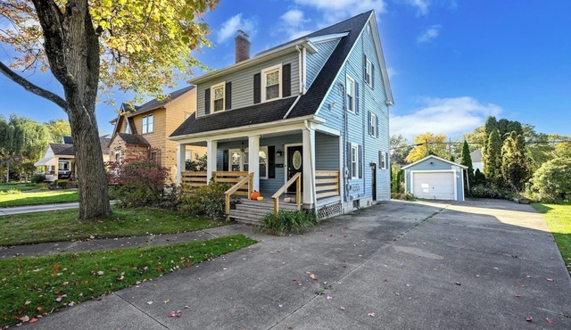 Sleeps 12, BBQ, AC/Heating, Wi-Fi, Free Parking 6 Cars, Outdoor Smoking Allowed